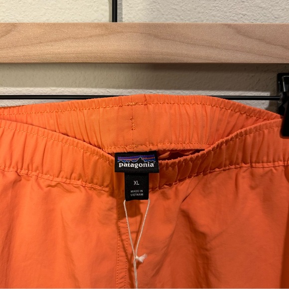 Patagonia Barely Baggies Shorts – Women’s XL – Coho Coral – 2.5" Inseam – NWT - Picture 4 of 5